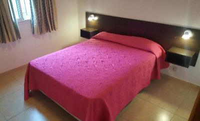 Complejo de Dptos en alquiler en Villa Gesell. 3 ambientes, 1 baño y capacidad de 1 a 6 personas. 