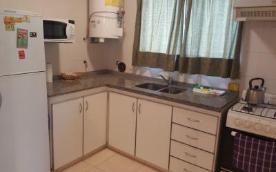 Complejo de Dptos en alquiler en Villa Gesell. 3 ambientes, 1 baño y capacidad de 1 a 6 personas. 