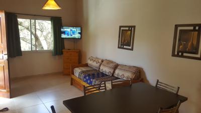 Complejo de Dptos en alquiler en Villa Gesell. 3 ambientes, 1 baño y capacidad de 1 a 6 personas. 