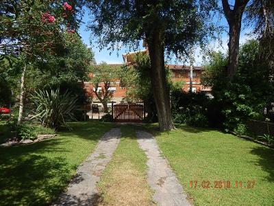 Casa en alquiler en Villa Gesell. 3 ambientes, 1 baño y capacidad de 1 a 5 personas. 