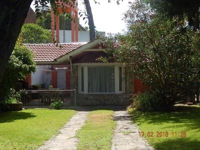 Casa en alquiler en Villa Gesell. 3 ambientes, 1 baño y capacidad de 1 a 5 personas. 