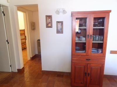Casa en alquiler en Villa Gesell. 3 ambientes, 1 baño y capacidad de 1 a 5 personas. 
