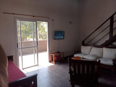 Departamento en alquiler en Villa Gesell. 2 ambientes, 1 baño y capacidad de 1 a 4 personas. 