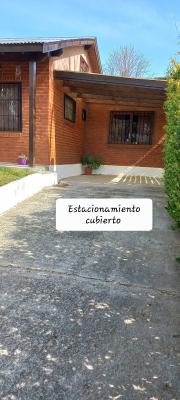 Casa en alquiler en Villa Gesell. 3 ambientes, 1 baño y capacidad de 1 a 5 personas. 