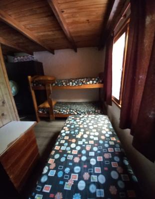 Casa en alquiler en Villa Gesell. 3 ambientes, 1 baño y capacidad de 1 a 5 personas. 