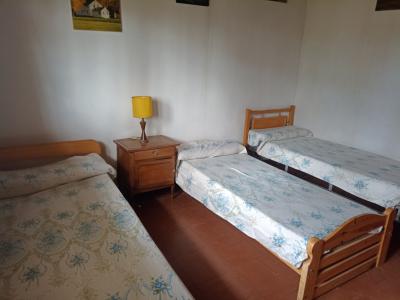 Casa en alquiler en Villa Gesell. 3 ambientes, 1 baño y capacidad de 2 a 5 personas. 