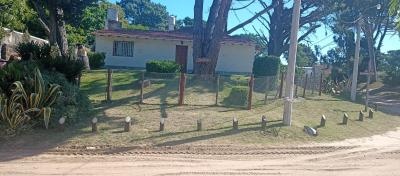Casa en alquiler en Villa Gesell. 3 ambientes, 1 baño y capacidad de 2 a 5 personas. 
