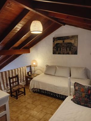 Casa en alquiler en Villa Gesell. 3 ambientes, 2 baños y capacidad de 1 a 6 personas. 