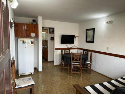Departamento en alquiler en Villa Gesell. 3 ambientes, 1 baño y capacidad de 2 a 5 personas. 
