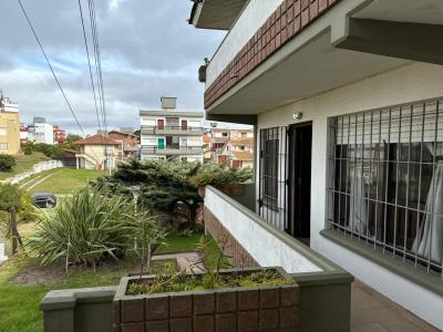Departamento en alquiler en Villa Gesell. 3 ambientes, 1 baño y capacidad de 2 a 5 personas. 