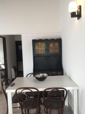 Departamento en alquiler en Villa Gesell. 2 ambientes, 1 baño y capacidad de 1 a 5 personas. 