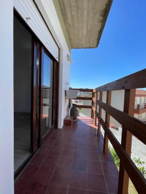 Departamento en alquiler en Villa Gesell. 3 ambientes, 2 baños y capacidad de 2 a 6 personas. 