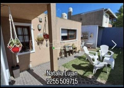 Casa en alquiler en Villa Gesell. 4 ambientes, 1 baño y capacidad de 2 a 7 personas. 