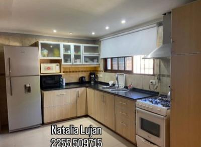 Casa en alquiler en Villa Gesell. 4 ambientes, 1 baño y capacidad de 2 a 7 personas. 