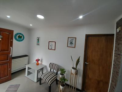 Casa en alquiler en Villa Gesell. 4 ambientes, 1 baño y capacidad de 2 a 7 personas. 