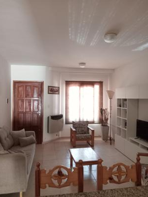 Duplex en alquiler en Villa Gesell. 3 ambientes, 2 baños y capacidad de 4 a 6 personas. 