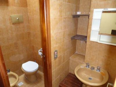 Departamento en alquiler en Villa Gesell. 3 ambientes, 1 baño y capacidad de 1 a 5 personas. 