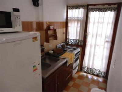 Departamento en alquiler en Villa Gesell. 3 ambientes, 1 baño y capacidad de 1 a 5 personas. 
