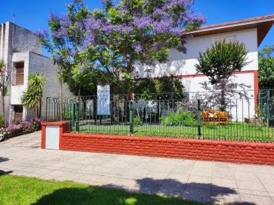 Complejo de Dptos en alquiler en Villa Gesell. 2 ambientes, 1 baño y capacidad de 1 a 4 personas. 