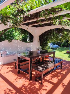 Complejo de Dptos en alquiler en Villa Gesell. 2 ambientes, 1 baño y capacidad de 1 a 4 personas. 