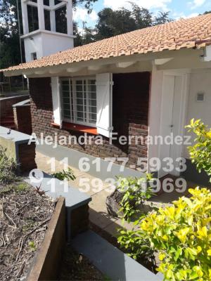 Casa en alquiler en Villa Gesell. 2 ambientes, 1 baño y capacidad de 2 a 4 personas. 