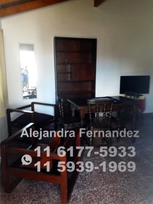 Casa en alquiler en Villa Gesell. 2 ambientes, 1 baño y capacidad de 2 a 4 personas. 