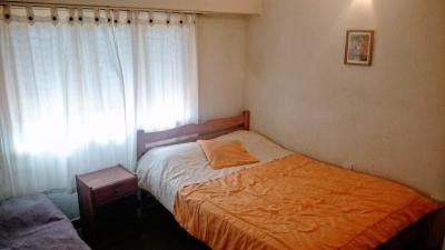 Departamento en alquiler en Villa Gesell. 4 ambientes, 1 baño y capacidad de 2 a 10 personas. 