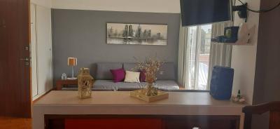 Departamento en alquiler en Villa Gesell. 3 ambientes, 2 baños y capacidad de 2 a 6 personas. 