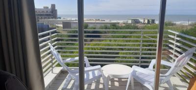 Departamento en alquiler en Villa Gesell. 3 ambientes, 2 baños y capacidad de 2 a 6 personas. 