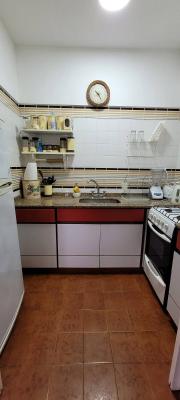 Departamento en alquiler en Villa Gesell. 3 ambientes, 2 baños y capacidad de 2 a 6 personas. 