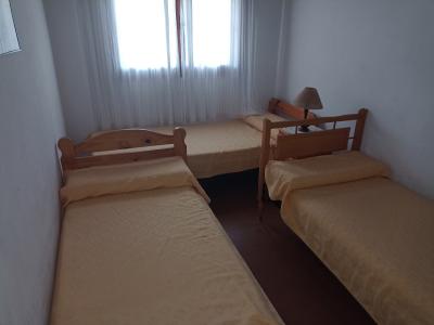 Casa en alquiler en Villa Gesell. 3 ambientes, 1 baño y capacidad de 2 a 5 personas. 