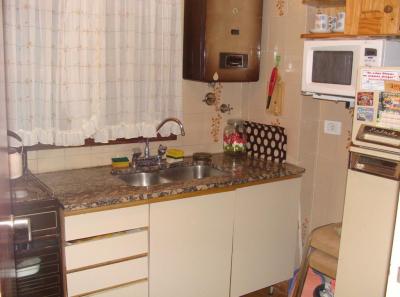 Departamento en alquiler en Villa Gesell. 2 ambientes, 1 baño y capacidad de 1 a 6 personas. 