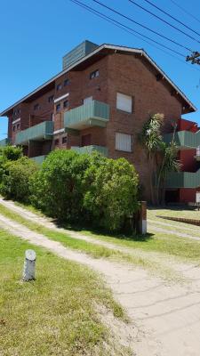 Duplex en alquiler en Villa Gesell. 3 ambientes, 2 baños y capacidad 6 personas. 