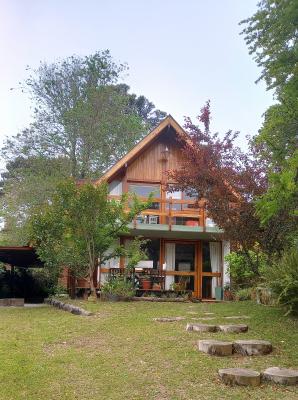 Casa en alquiler en Villa Gesell. 3 ambientes, 2 baños y capacidad de 1 a 5 personas. 